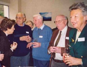 Au centre P Joseph Baraduc Directeur de Voix d'Afrique