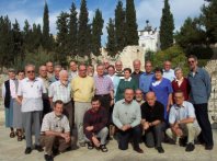 Pierre au milieu des participants &agrave; j&eacute;rusalem. 1er rang 3&egrave;me depuis la droite