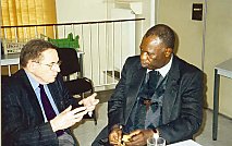Hubert discutant avec Mgr Gabriel Zubeir Wako, maintenant cardinal archev&ecirc;que de Khartoum (Soudan).