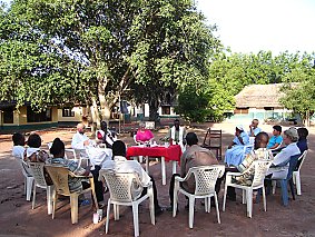 C&eacute;l&eacute;bration avec un groupe de formateurs