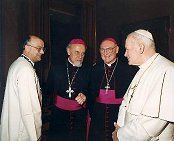 Mgr Pierre Duprey (2&egrave;me &agrave; gauche) avec Jean Paul II, le cardinal E. Cassidy et le P.Frans Bouwen (P&egrave;re Blanc)
