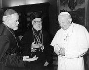 Visite du Patriarche Grec Orthodoxe d'Antioche S.B. Ignace IV &agrave;  S.S. Jean-Paul II en compagnie de Mgr Pierre Duprey.